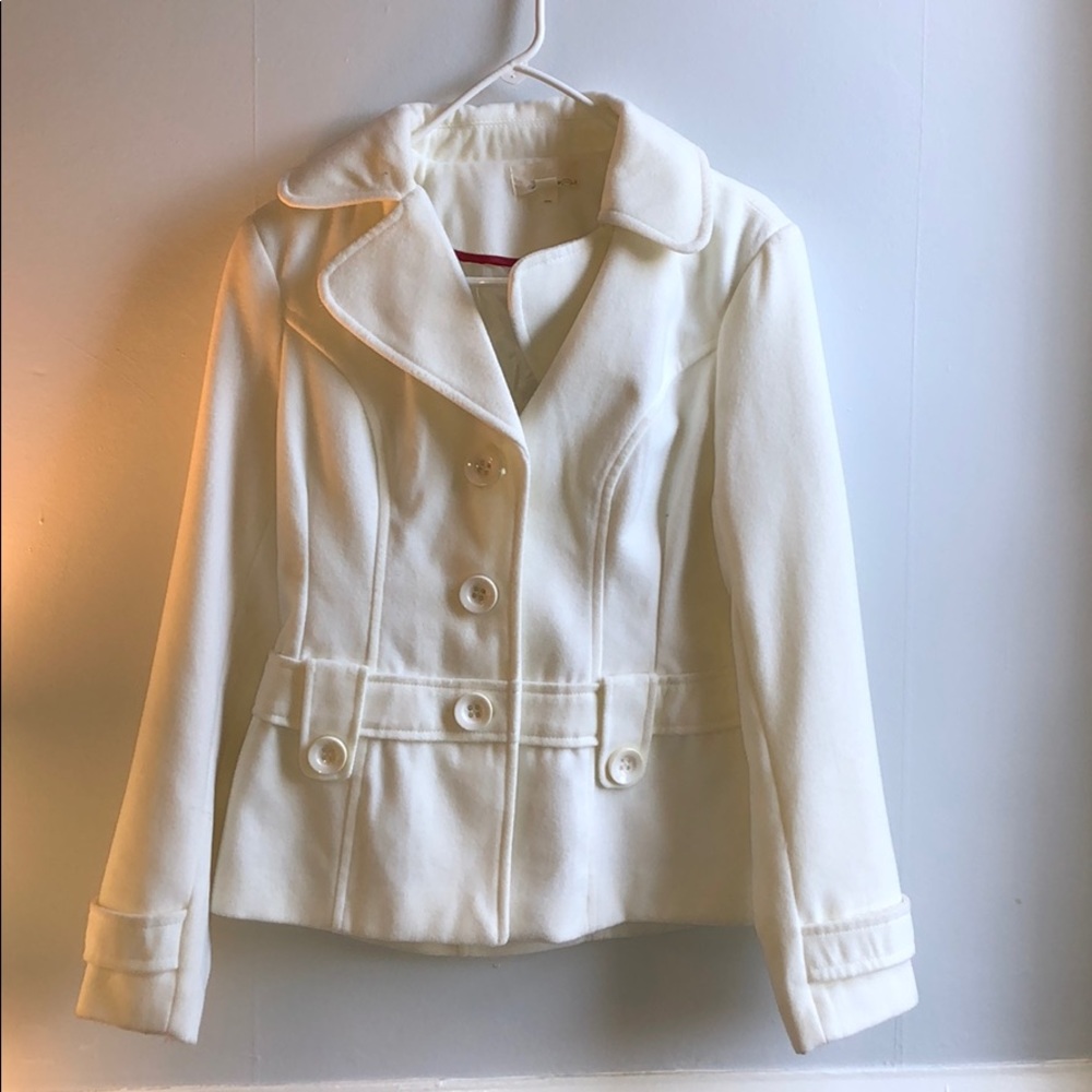 This is a medium white coat from Forever 21.
